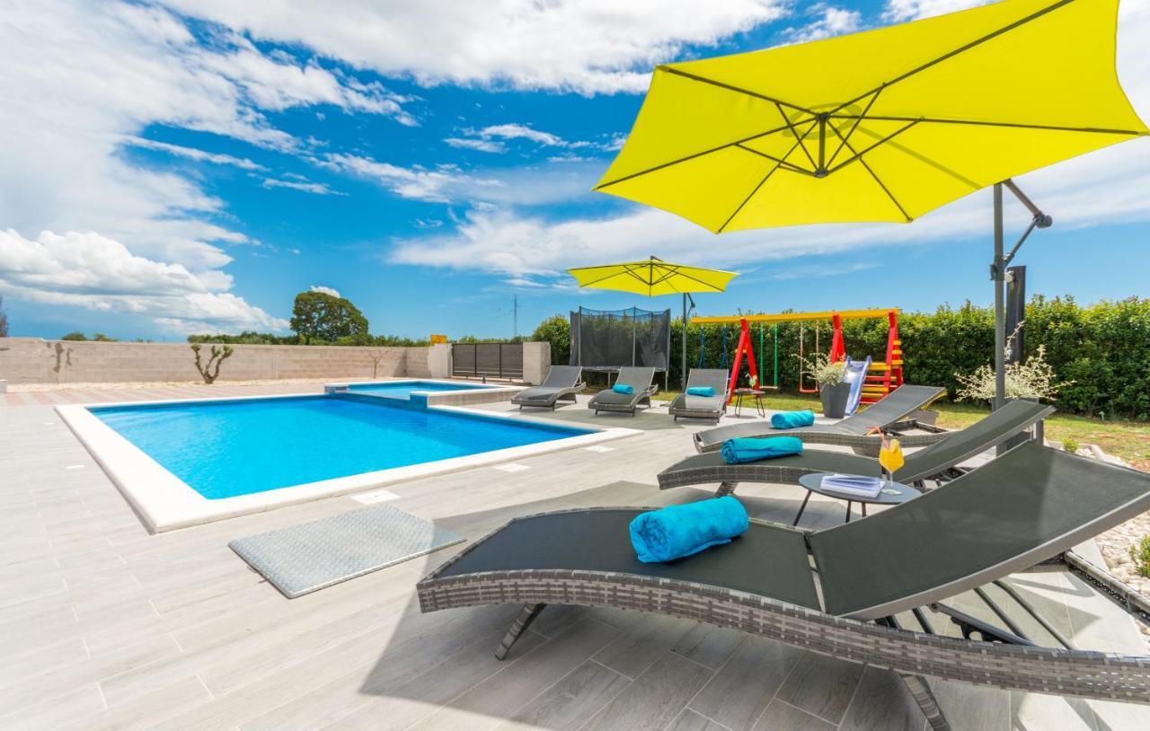 Villa Maris Zadarvillas Tinj Bagian luar foto
