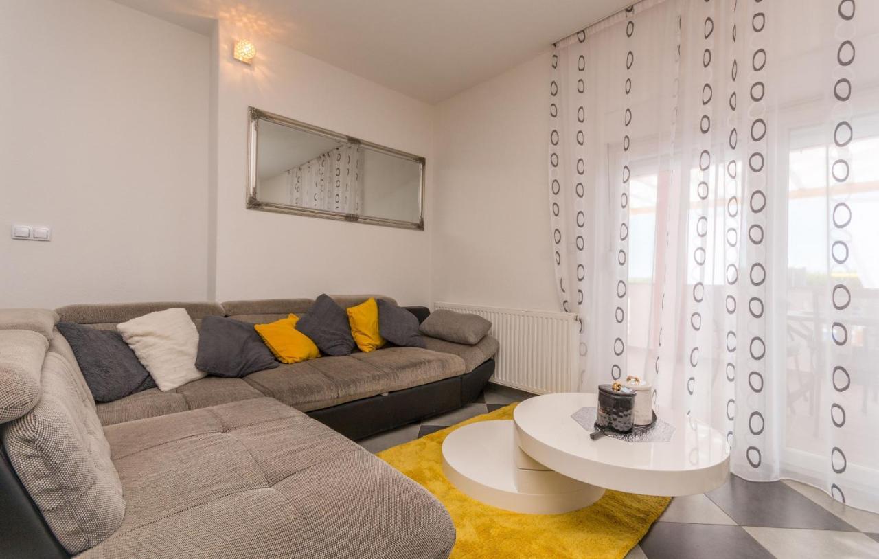Villa Maris Zadarvillas Tinj Bagian luar foto